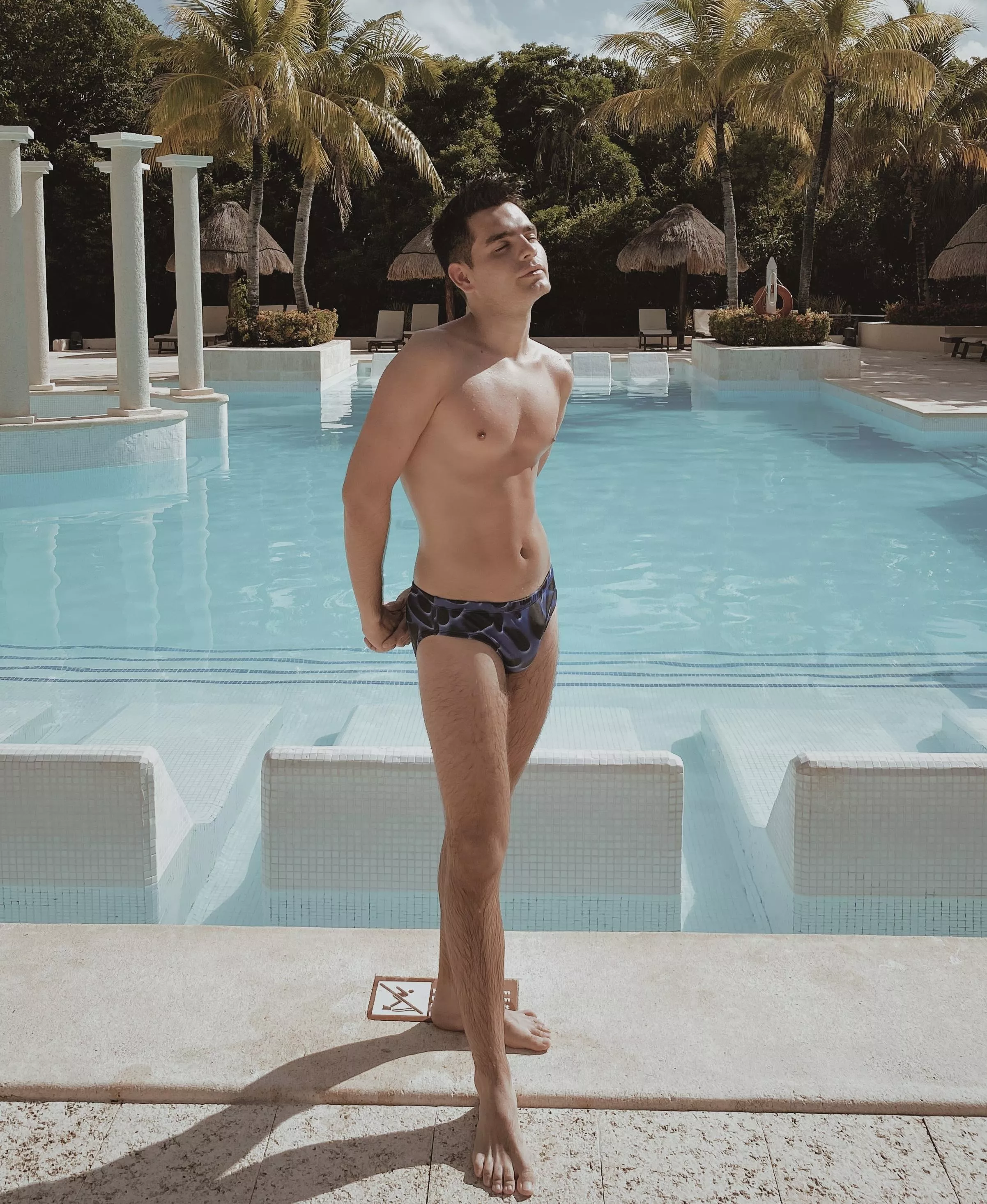 pool day 🌞 posted by jeybenz98