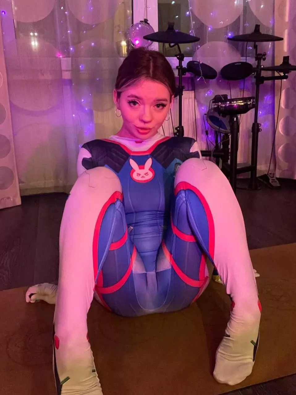 sexy D.Va waiting for you posted by rhinalwessex96