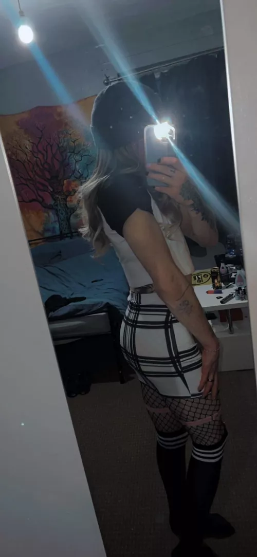 Small bums matter 🤝🏼🤍 by QueenK_96