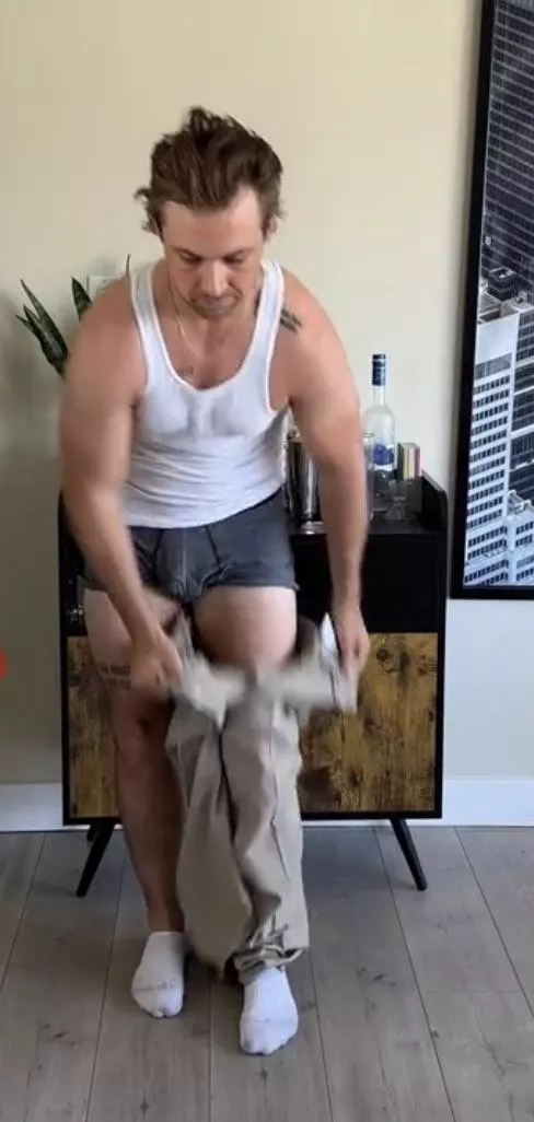 Still from one of Derek Kesseler’s (BBCan6) TikTok vids. posted by ThatPuertoRicanDude