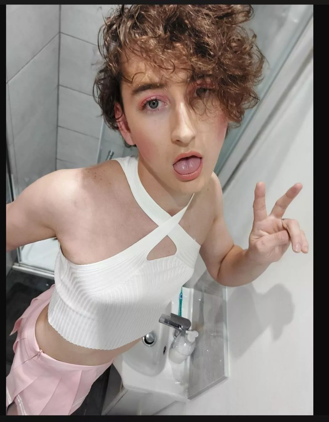 Thought I'd take off the wig😆 posted by Beneficial_Lychee269