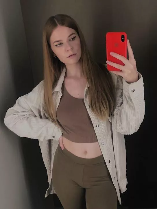 Tight tiny tummy with a beautiful belly button posted by iamliiaa