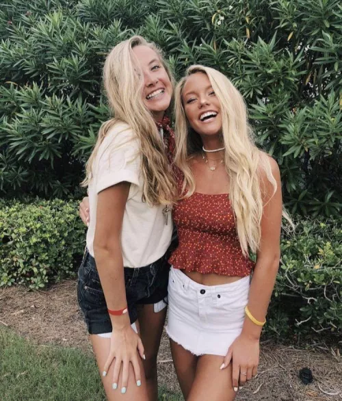 2 Beautiful Blondes-But You Can Only Have One by paulapax