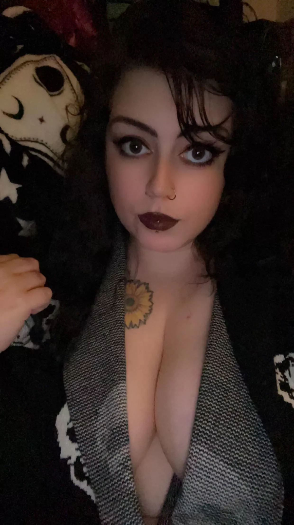 Anyone into goth bbw? 🖤 posted by WonderlessVyx