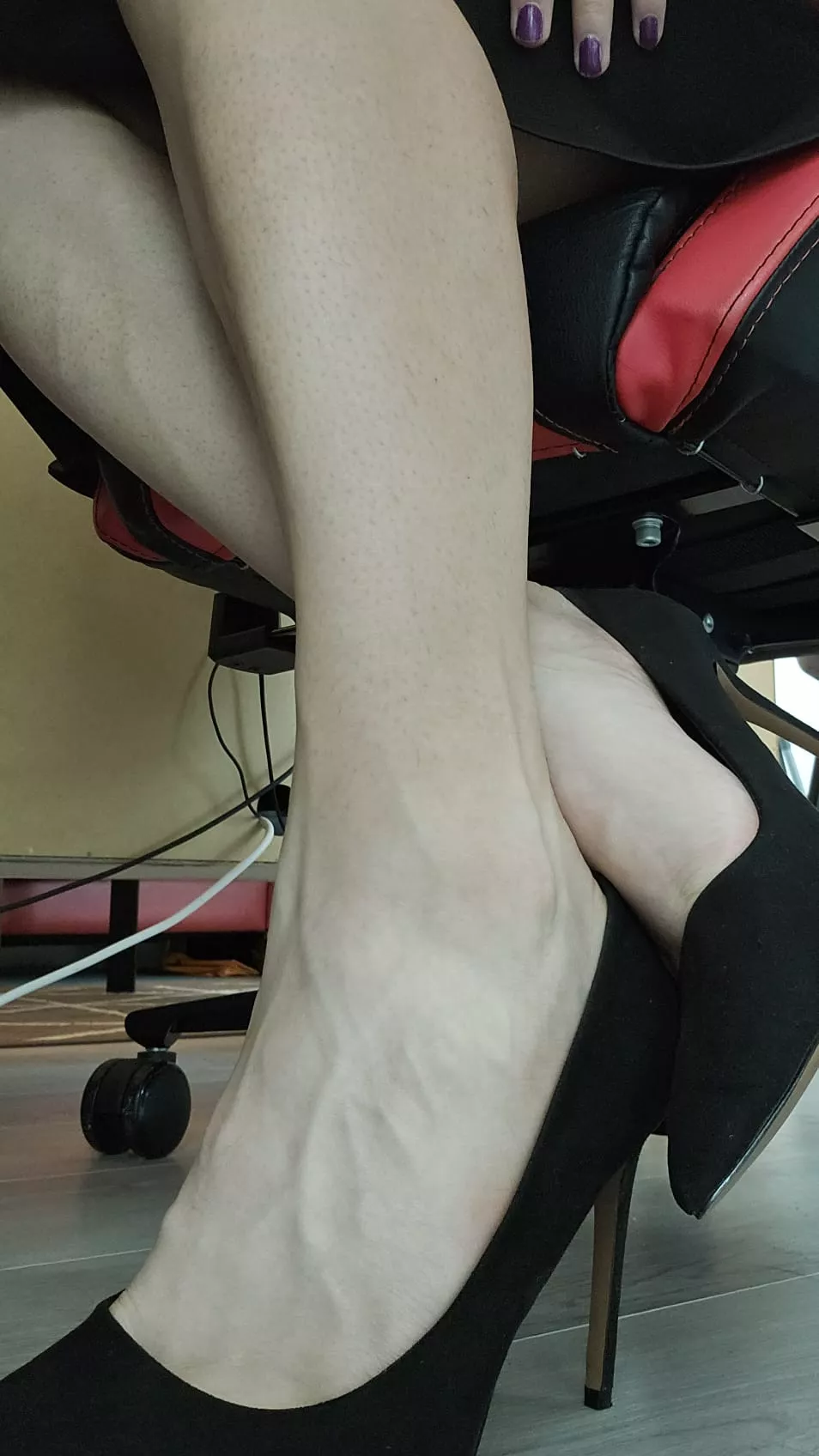 Court heels are the ultimate office shoe, especially for turning heads 👠 posted by LauraBee99