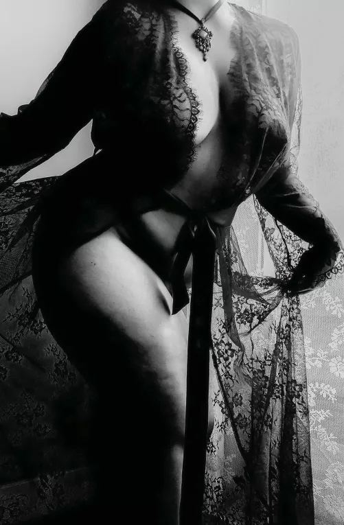 Curtsy by RichProtectionlove