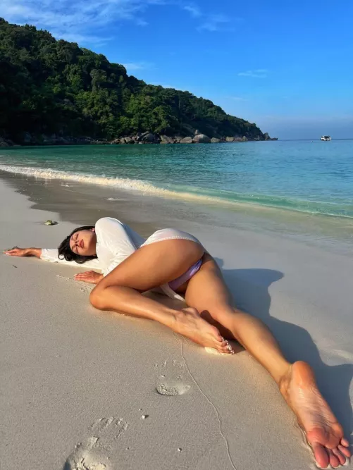 Finish the day at beach by Spinallygrass