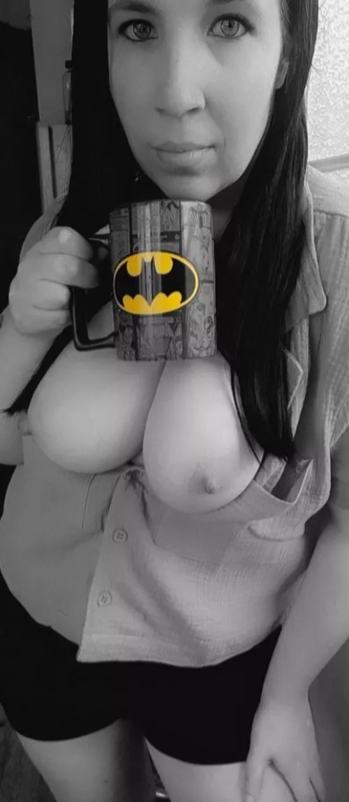 Good morning lovelies 😘 This mumma is starting the weekend early with one heck of a hangover! Please bring me an endless supply of coffee by Aussiemilf2046