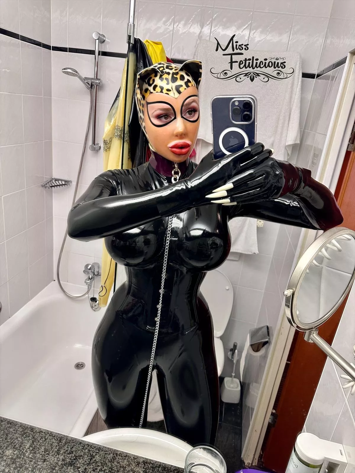 Happy world animal day 😽 posted by Miss_Fetilicious