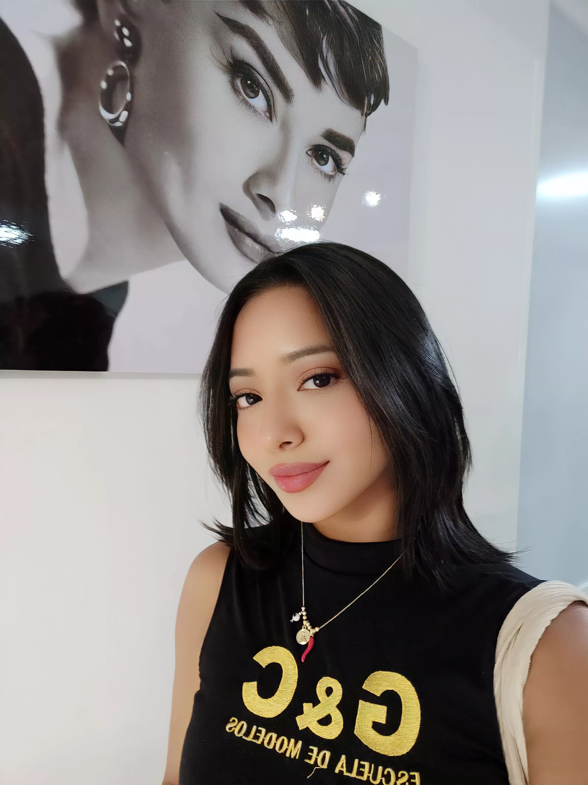 Holaa amores how's your day going? posted by blairgomez