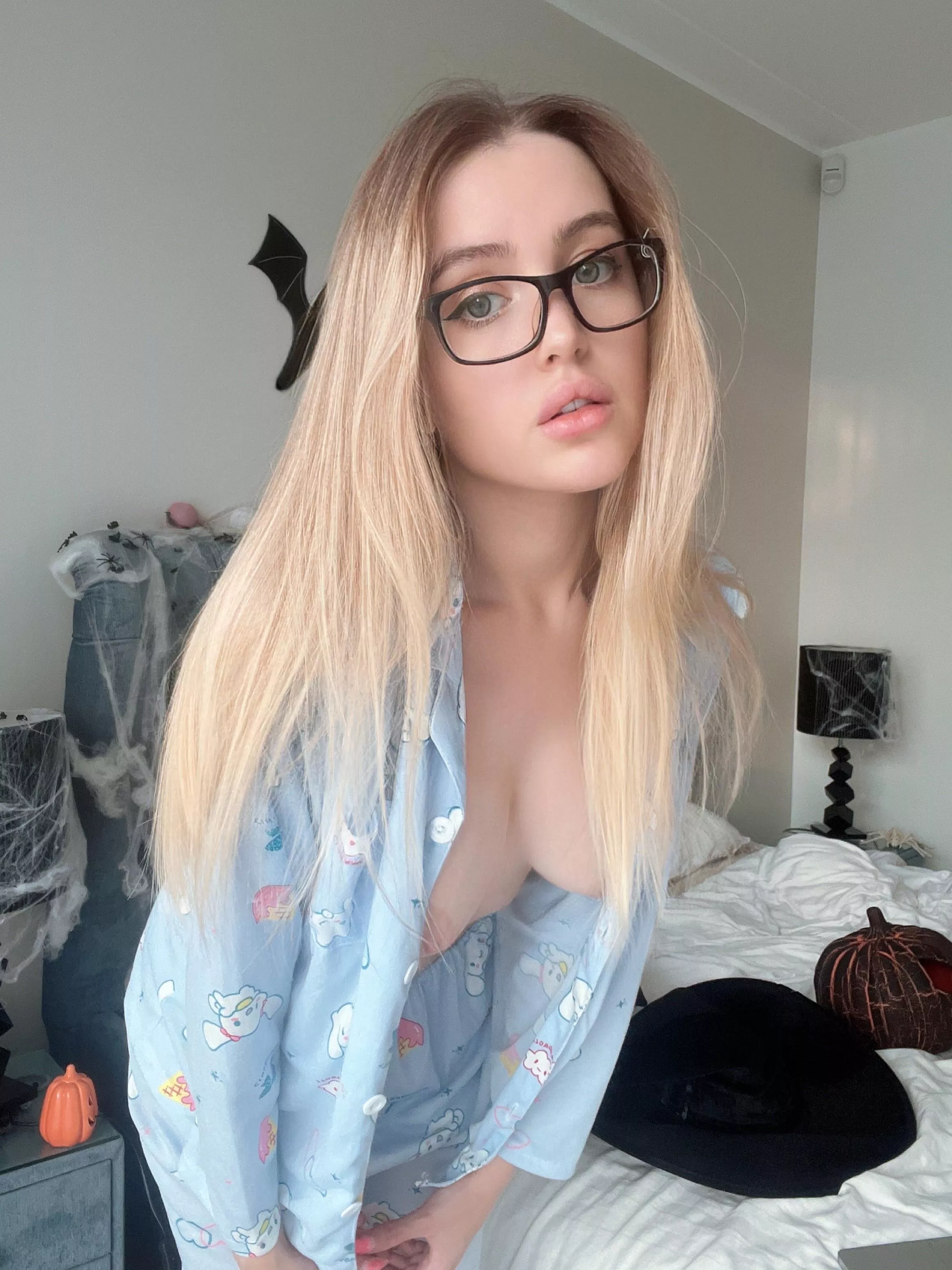 I look cute in my new pajamas posted by hotangelYu