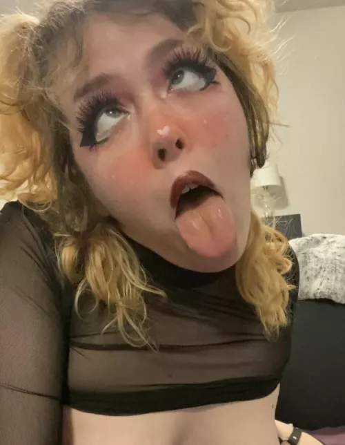 I need something in my mouth by GoblinHoles