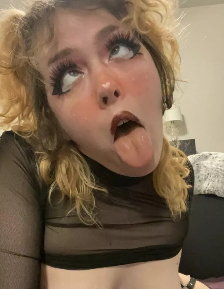 I need something in my mouth posted by GoblinHoles