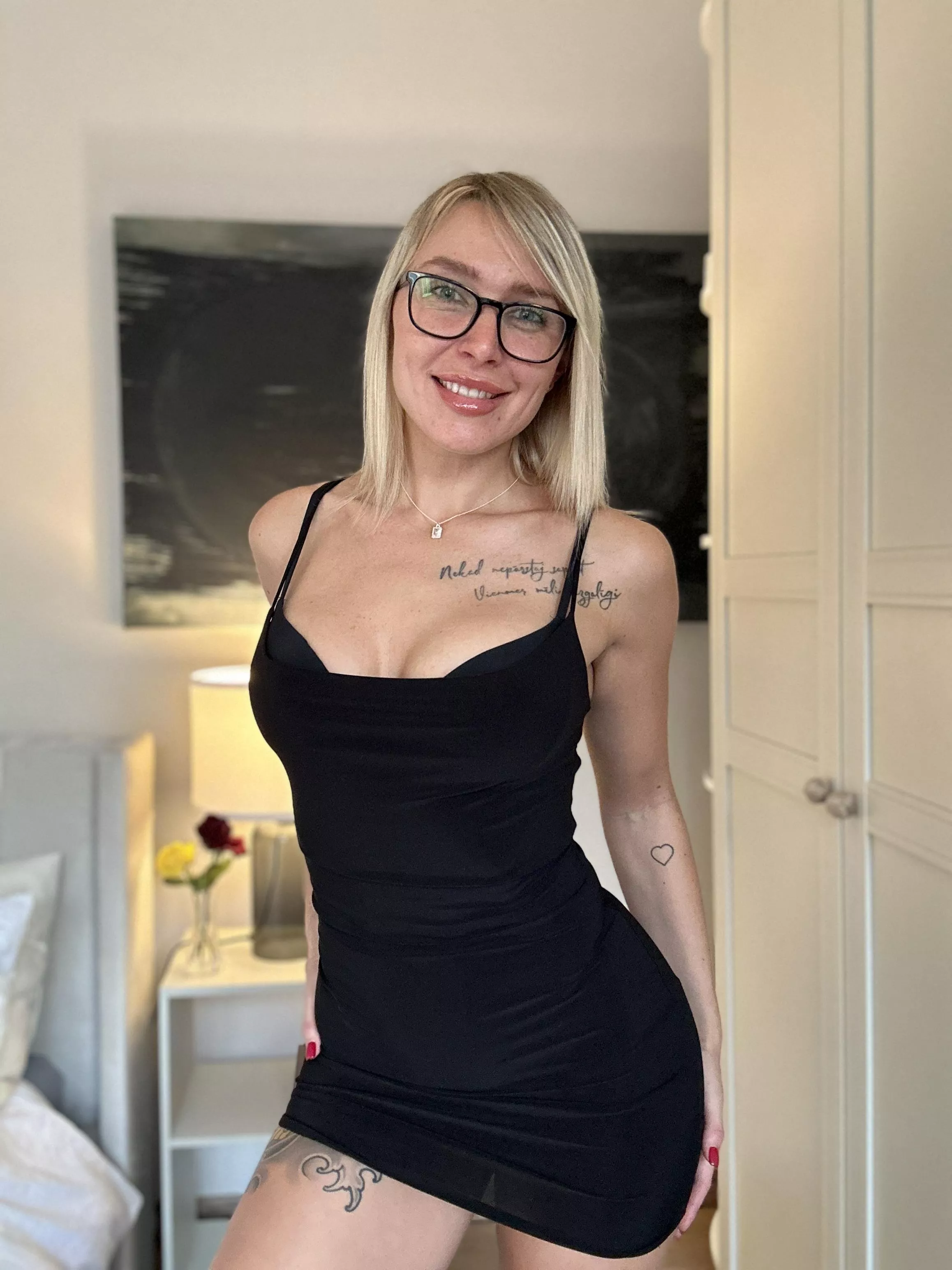 I think I look good in black 🖤 [f] posted by Striking_Relative242