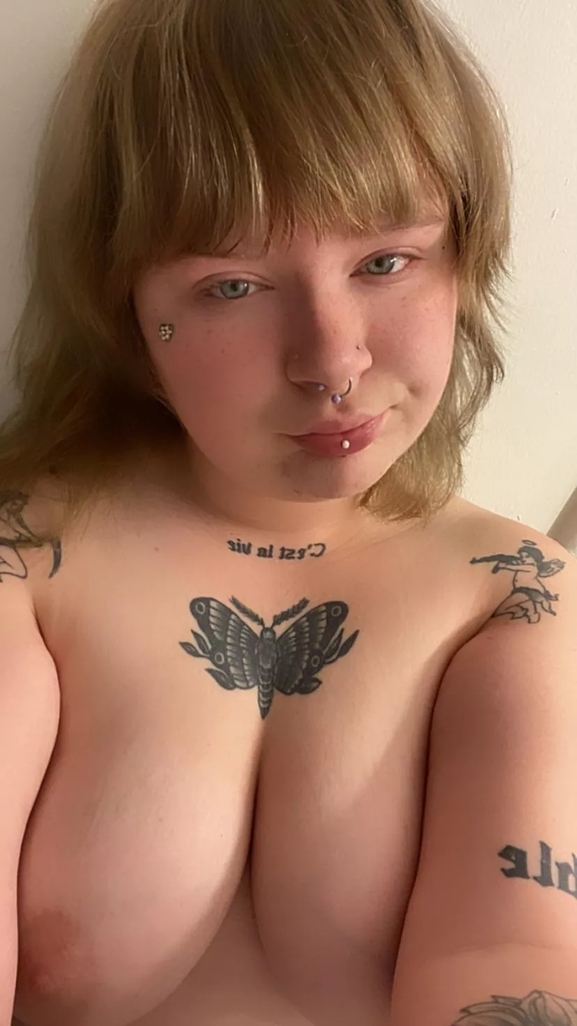 Sleepy and hungry 😔 posted by kyleluvsyou8