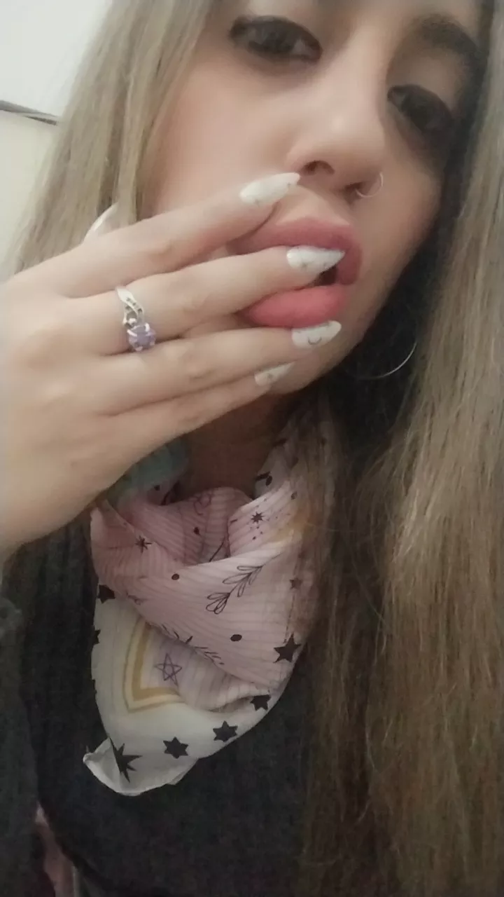 Sweet lips posted by aprildevotion