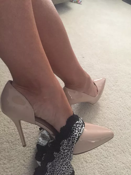 What’s hanging from my heel? 😘 by annsmith010285