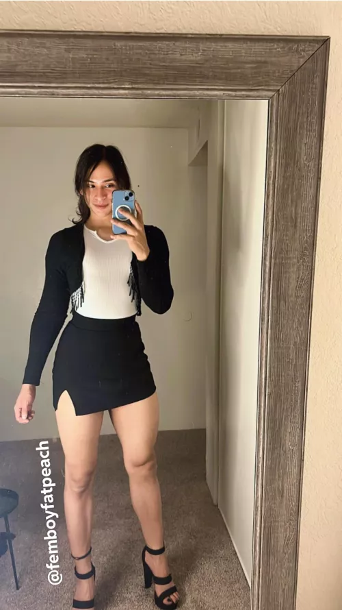 Would you be ashamed if they caught you fucking me in the office? by Lunamidnight66