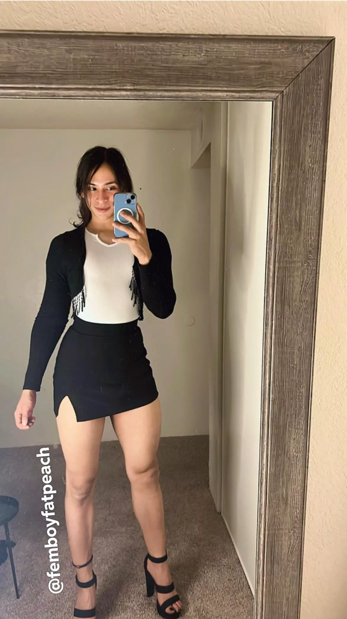 Would you be ashamed if they caught you fucking me in the office? posted by Lunamidnight66