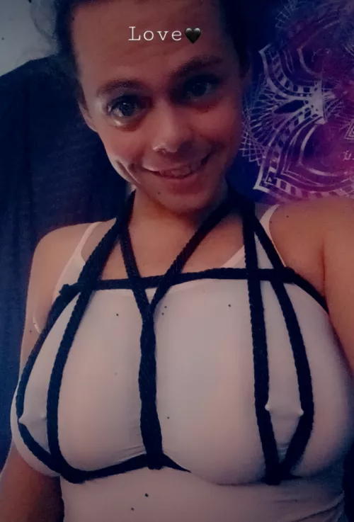 A freehand self-tie I learned today! I have been trying to find ways to incorporate my nipple piercings :D by AustiAllDay