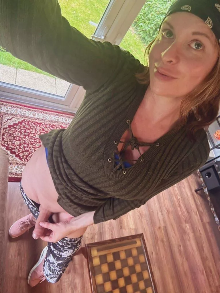 A guy asked what muscle I love working out. I sent him this pic .. would you like it too .. posted by Ladyharknessxxx