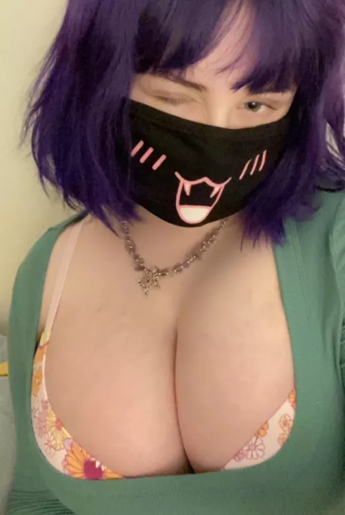 any older guys into 19 year old 5ft 1 goths ? 😜 (i’m single btw) by mistymaefawnn