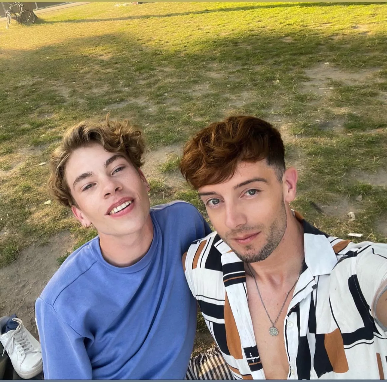 Chilling in the park with Boyfriend <3 posted by EvanSnowsz