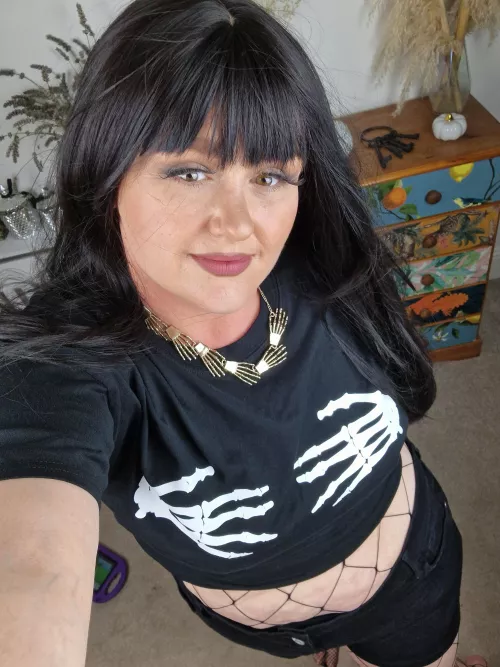 Hands firmly on my neck and breasts 🦴 by MissMollyBBW