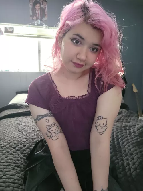 Hi :3 giving out free hugs who wants one! 🫂 by RainbowValentine