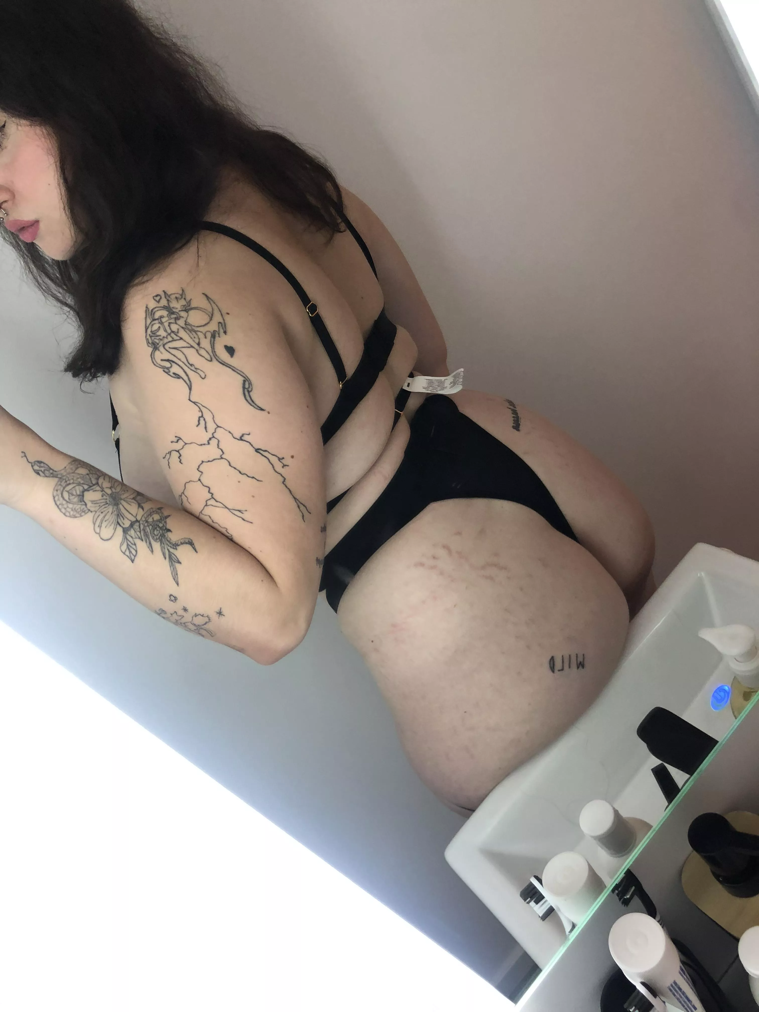 i am naughty today😈 posted by YourSelena