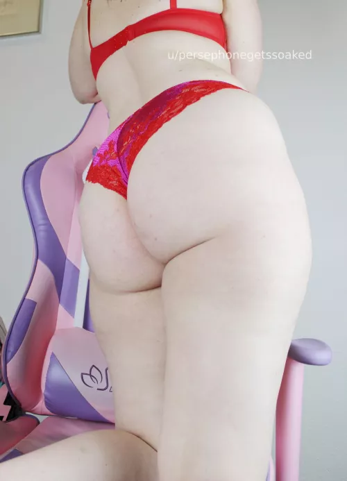 If you're into voluptuous and nerdy MILFs, we should be friends by persephonegetssoaked