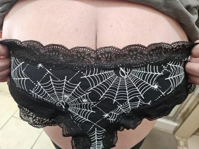 It's spooky season! by Prettythong