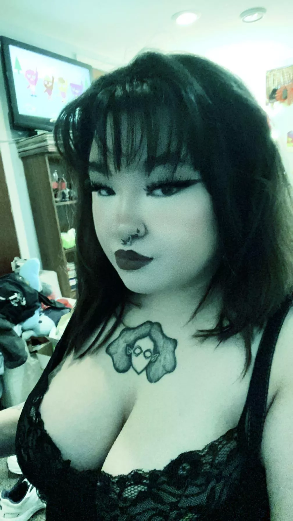 me: 👄🍒 posted by g0thmxlf