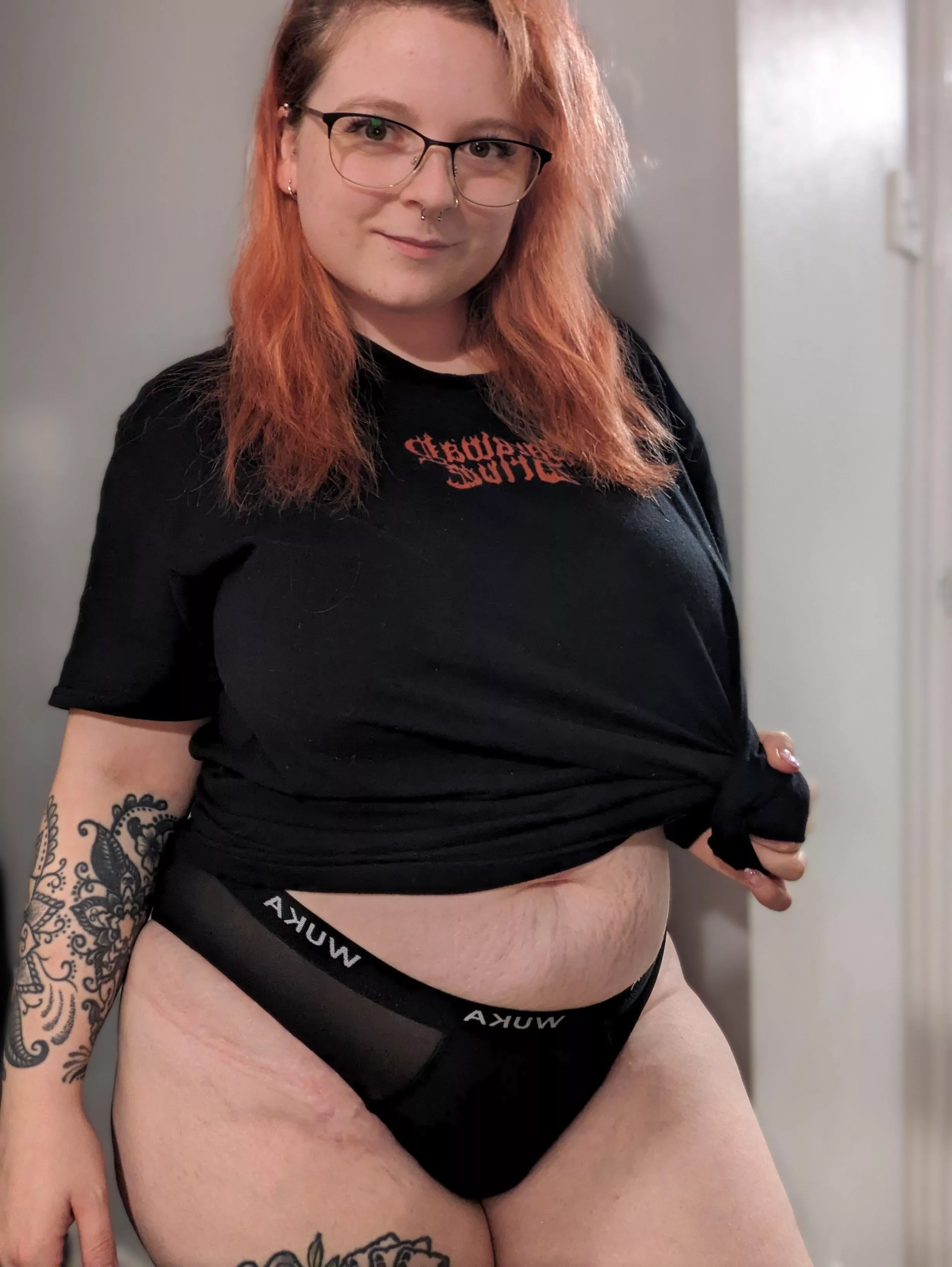 Mummy wants to smother you with her thick thighs posted by MoonlitNightmare_