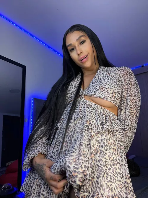 Say hi if I can send you vids of me getting fucked by frycl2014