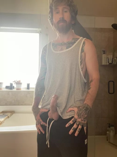 Someone’s trying to escape by GingerIncubus