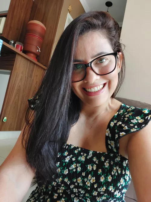 These glasses make me look like a student... 🤓🤩😻 by Isiscristine