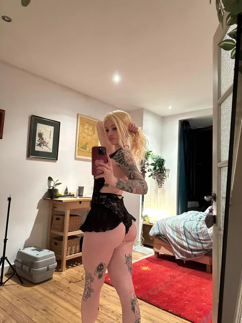 Warning ⚠️ these legs will crush your head by Infamous-Albino