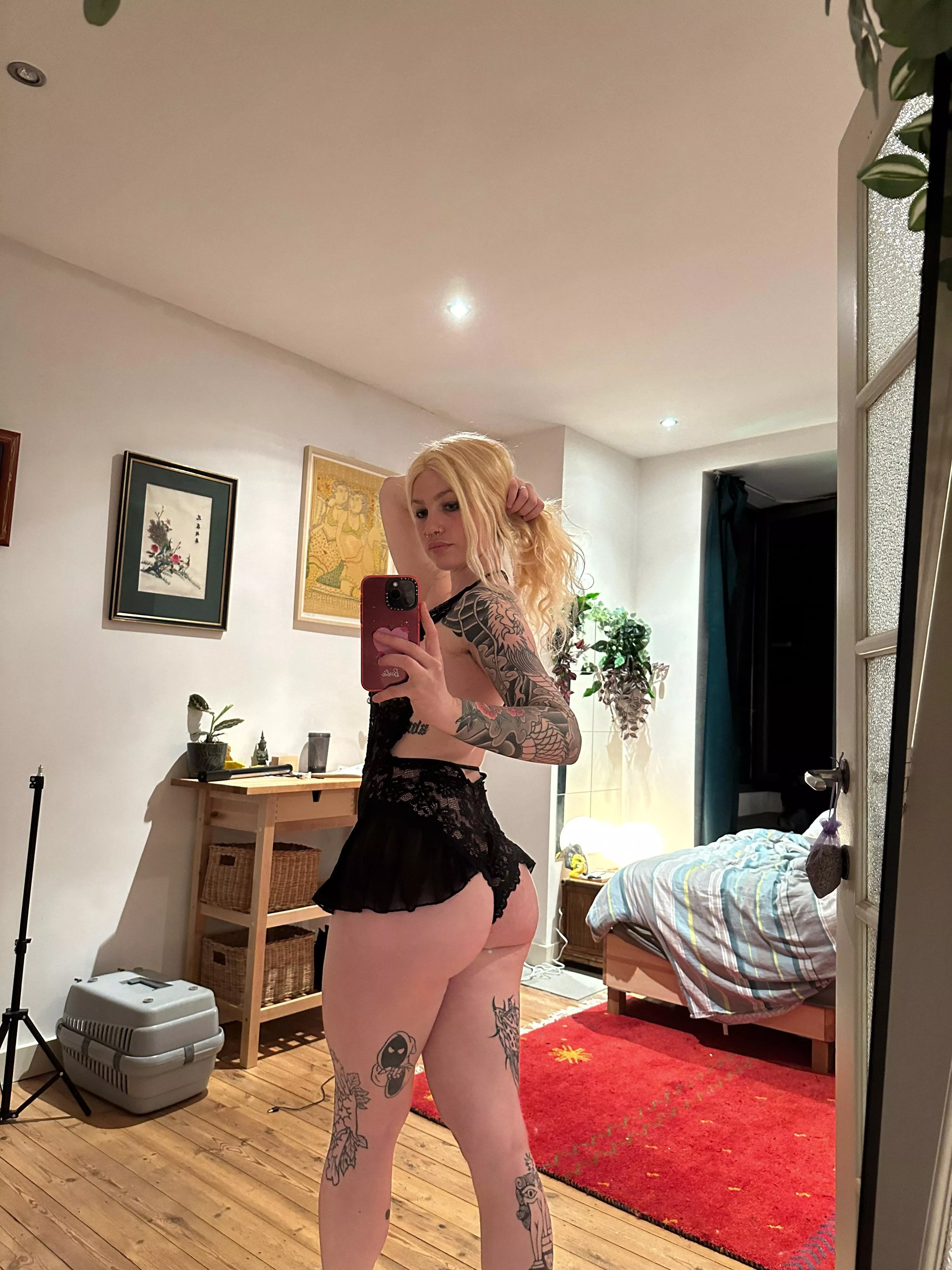 Warning ⚠️ these legs will crush your head posted by Infamous-Albino