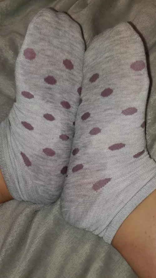 Who's a fan of wet socks? 💦🥵 by MissFeetStink