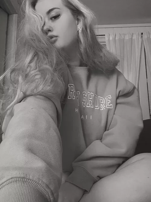 A cute curvy girl is what you need by kitty9snowflakes