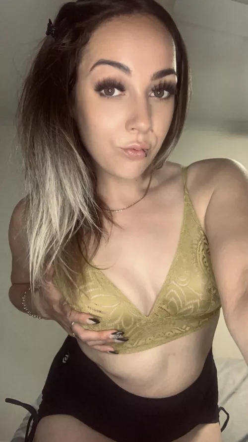 Brown eyed Aussie girl 💚 by ashalee_renee