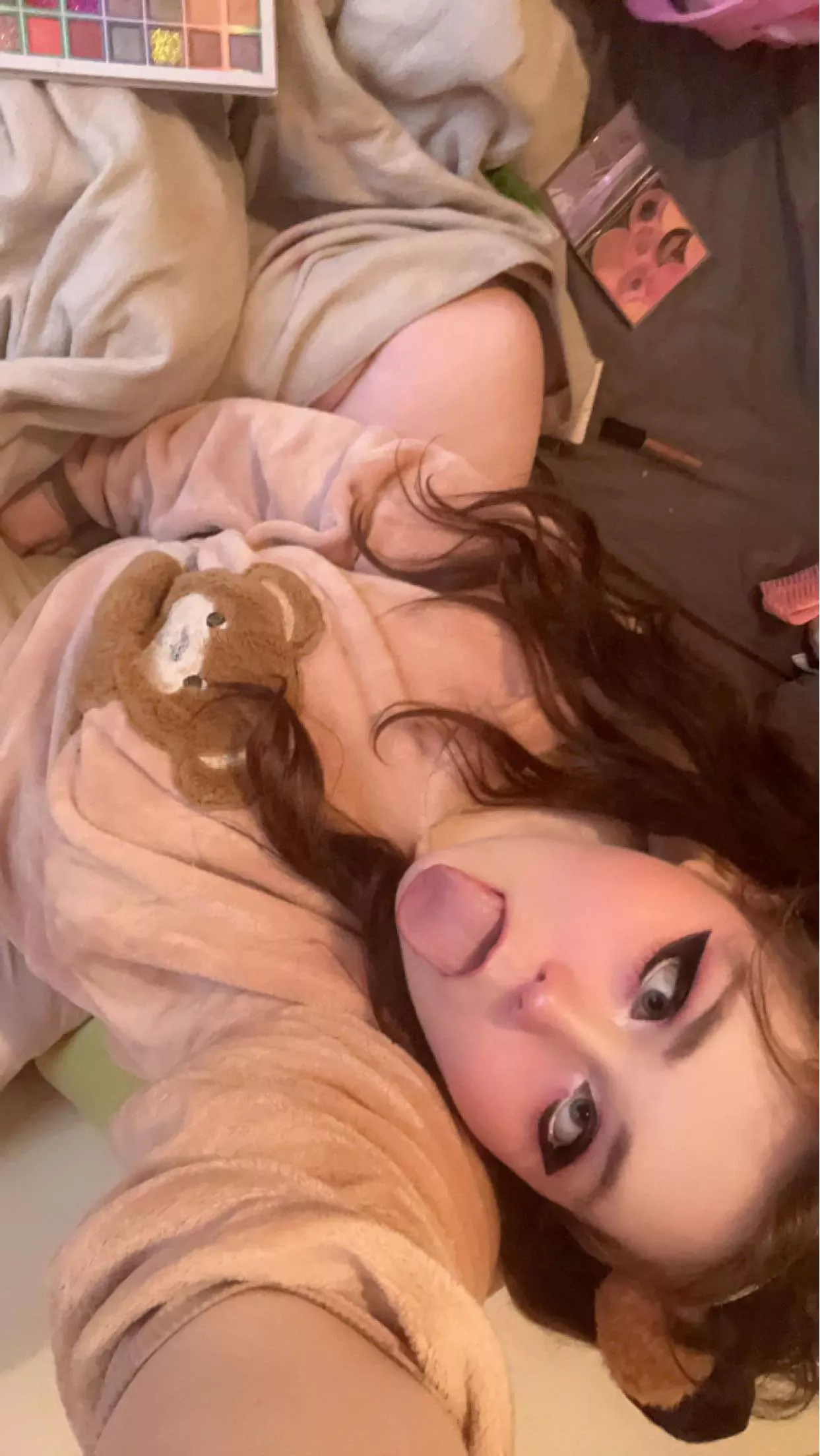 Cum give me a mouth full 🤤 posted by honeyheartfluff