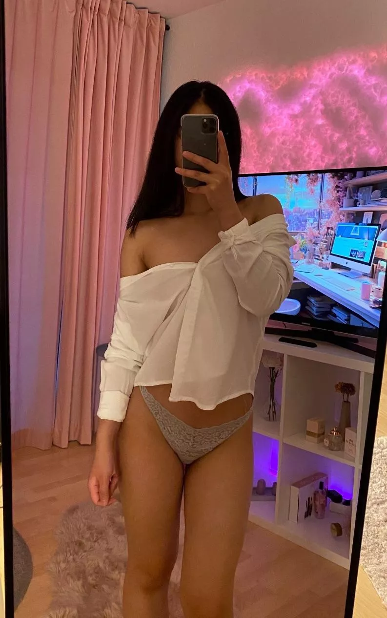 Hii but u have to wave back:) posted by Sad_Bat6485