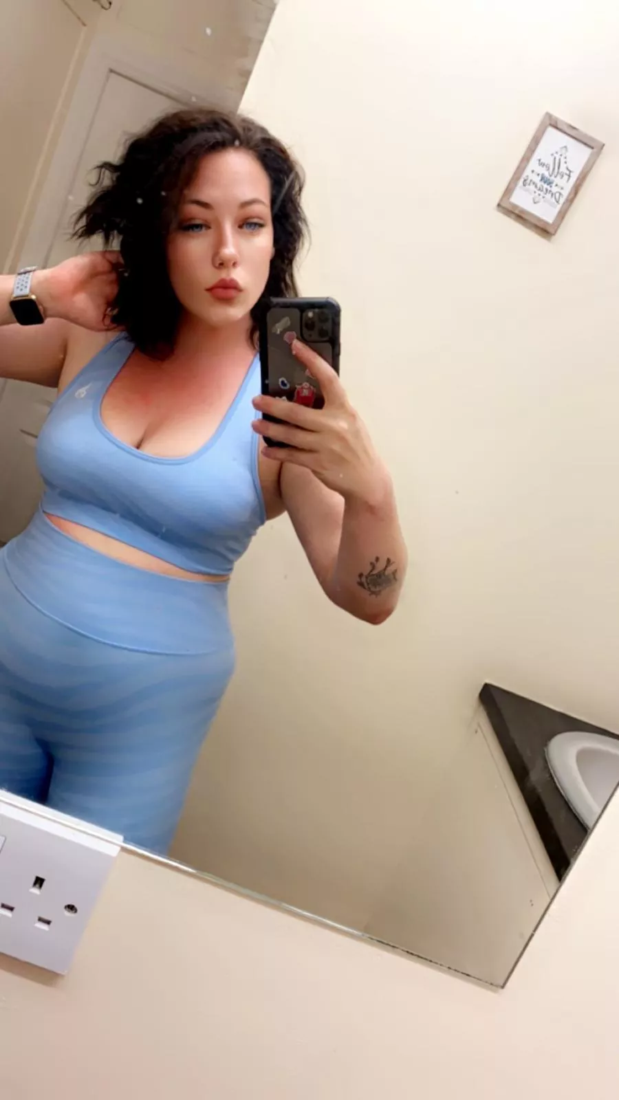 I love blue.. you do too now 💙 posted by MistressIntensity