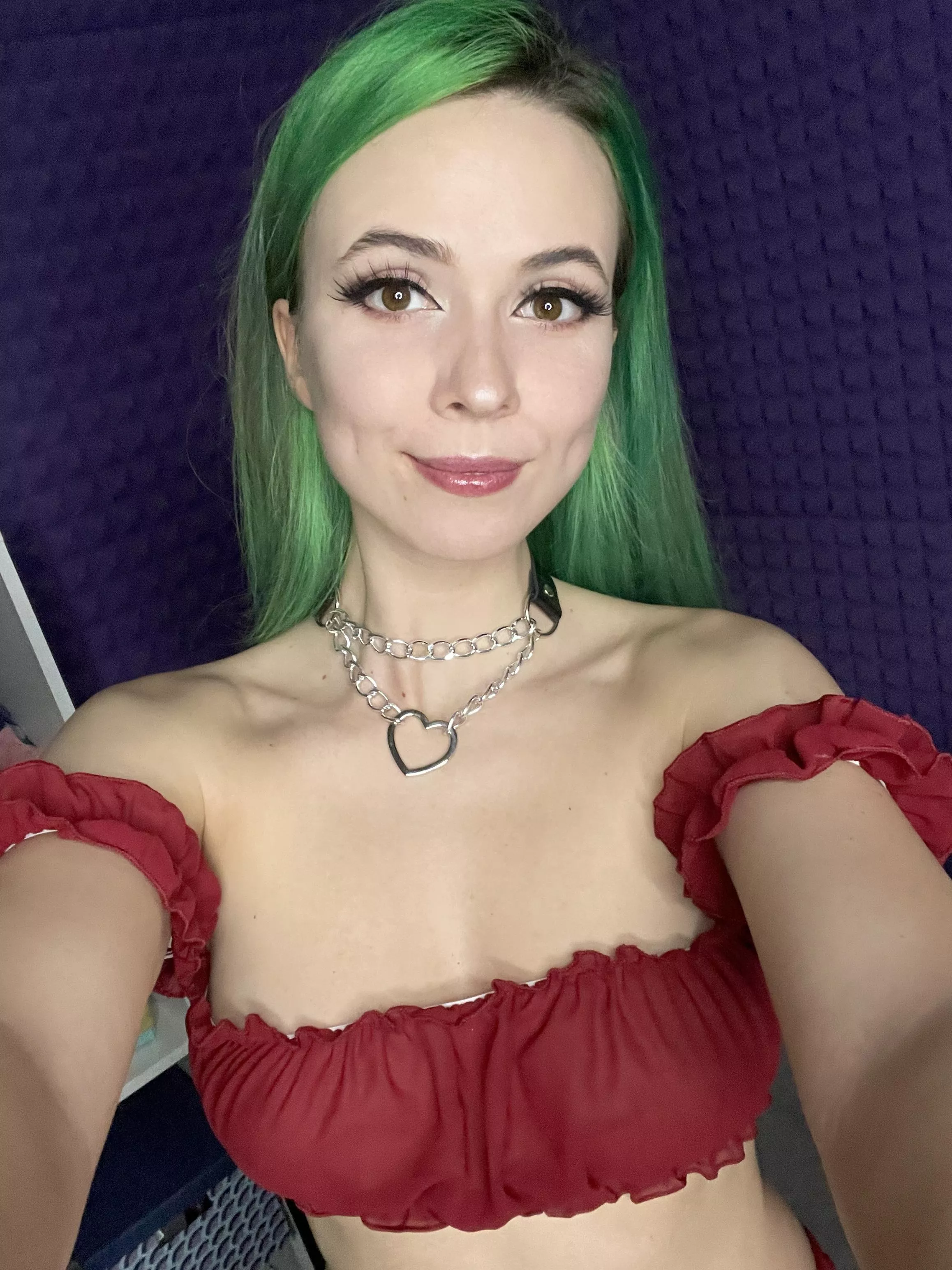 I think green suits me posted by CharmingMistress