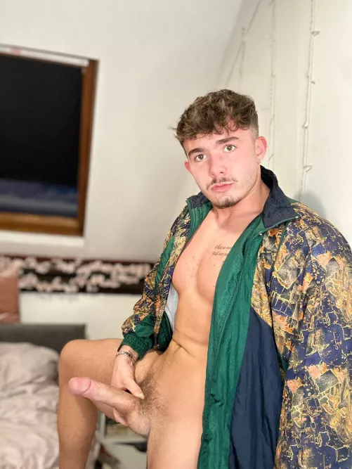 If we were roommates, is it okay if I walk around naked?? by miserablythirstyst