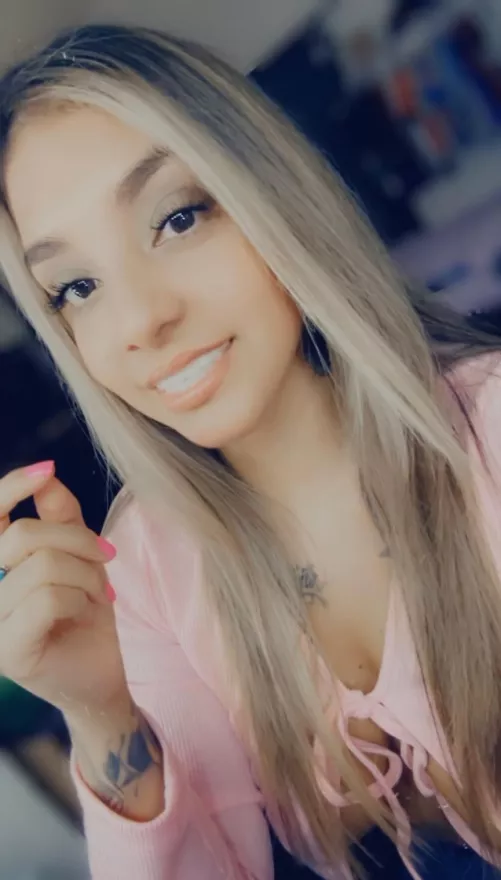 Just a simple smile by MarieLuvzYa