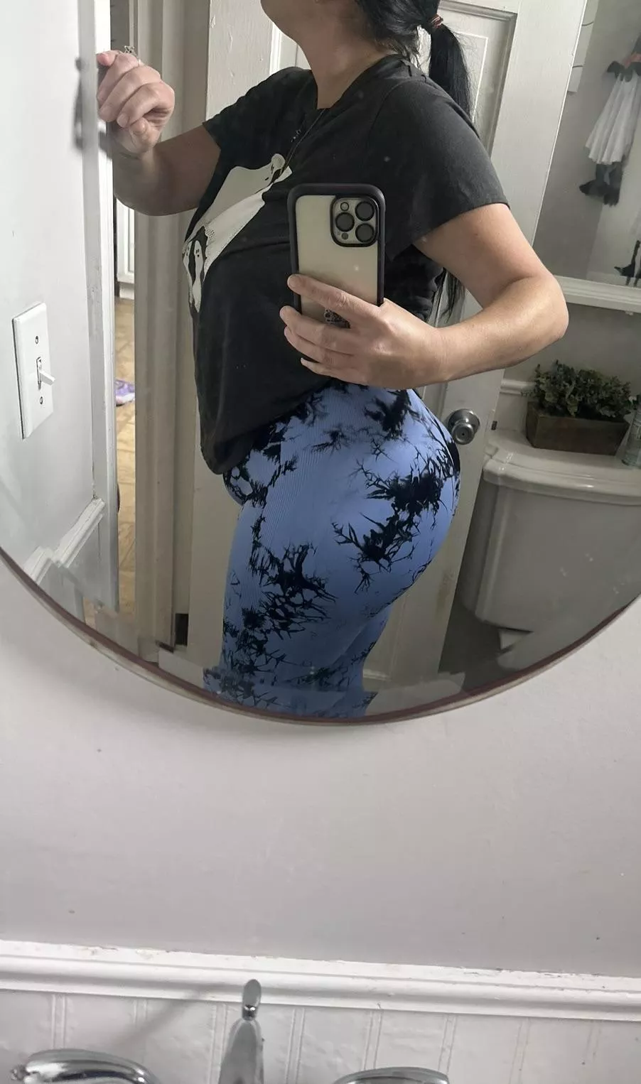 Like my new pants? 😉🍑 posted by Bubbly-Scholar481