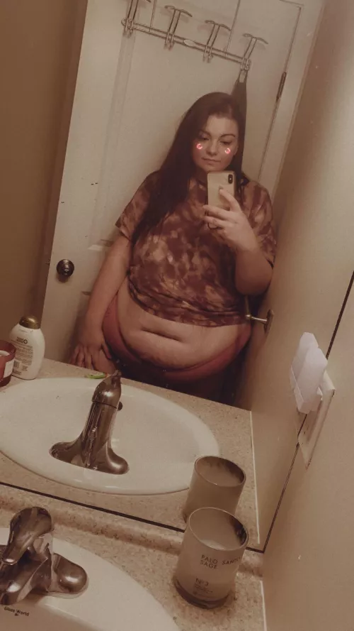 Mirror pic by Radiant-Lavishness80